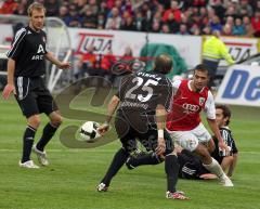 FC Ingolstadt - 1. FC Nürnberg - Ersin Demir kämpft sich durch die Abwehr der Nürnberger und scheitert dann an TW Schäfer