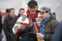 2.BL - FC Ingolstadt 04 -  1860 München - Fans beider Vereine analysieren das Speil in der Pause