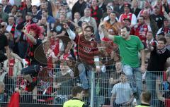 2.Bundesliga - FC Ingolstadt 04 - SV Wehen Wiesbaden - Die Fans beschimpfen den Schiedsrichter