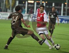 2.Bundesliga - FC Ingolstadt 04 - FC St.Pauli - Markus Karl spielt Marcel Eger aus