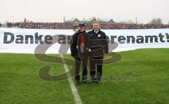 FC Ingolstadt - SC Freiburg - Danke ans Ehrenamt. rechts Präsident Werner Roß