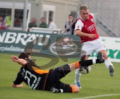 FC Ingolstadt 04 - 1.FC Kaiserslautern 1:3 - fest in der Verteidigung Christoph Reinhard gegen Florian Dick