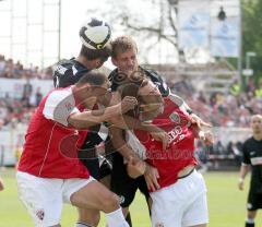 2.Bundesliga - FC Ingolstadt 04 - 1. FSV Mainz 05 - Kopfball Duell - links Vratislav Lokvenc und rechts Markus Karl