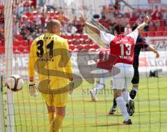 2.Bundesliga - FC Ingolstadt 04 - TuS Koblenz - Michael Wenczel köpft das 1:0. Torwart Marcus Rickert war chancenlos