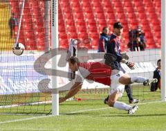 FC Ingolstadt - Hansa Rostock - Vratislav Lokvenc köpft. der TW kann nur nachschauen