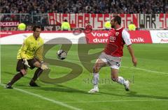 2.Bundesliga - FC Ingolstadt 04 - FC ST.Pauli - Steffen Wohlfarth wird von Torwart Matthias hain gebremst