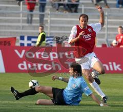 2.Bundesliga - FC Ingolstadt 04 - SV Wehen Wiesbaden - Vratislav Lokvenc wird gestoppt von Marko Kopilas