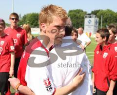 2.Bundesliga - FC Ingolstadt 04 - TuS Koblenz - Andreas Zecke Neuendorf umarmt Trainer Horst Köppel