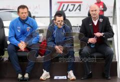 2.Bundesliga - FC Ingolstadt 04 - FC St.Pauli - Trainerbank von links. Brano Arsenovic, Michael Wiesinger und Trainer Horst Köppel