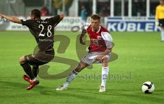 2.Bundesliga - FC Ingolstadt 04 - FC St.Pauli - Andreas Zecke Neuendorf lässt Ömer Sismanoglu leer laufen