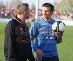 2.Bundesliga - FC Ingolstadt 04 - SV Wehen Wiesbaden - rechts Trainer Nikola Vidovic und Hermann Eikam