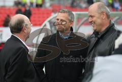 2.Bundesliga - FC Ingolstadt 04 - FC St.Pauli - Vor dem Spiel zusammen guter Dinge. Trainer Horst Köppel, Harald Gärtner und Peter Jackwerth