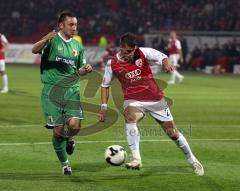 FC Ingolstadt - FC Augsburg - rechts Valdet Rama imZweikampf mit Ingo Hertzsch