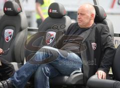 2.Bundesliga - FC Ingolstadt 04 - 1. FSV Mainz 05 - Peter Jackwerth sitzt nachdenklich allein auf der Trainerbank