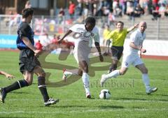 2.Bundesliga - FC Ingolstadt 04 II - Spvgg Weiden - Torschuss von Yohoua Serge, rechts Andras Tölceres