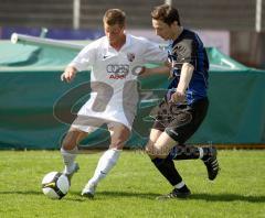 2.Bundesliga - FC Ingolstadt 04 II - Spvgg Weiden - Bernd Gelss Zweikampf