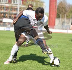 2.Bundesliga - FC Ingolstadt 04 II - Spvgg Weiden - Kampf um den Ball, Yohoua Serge