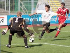 FC Ingolstadt 04 II - Würzburger Kickers - Stefan Müller im Aleingang zieht vor dem TW ab und verfehlt knapp das Tor