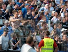 FC Ingolstadt 04 - HSV 1:3 -  DFB Pokal - 09.08.08 - TUJA Stadion - HSV Fans machen Zaun kaputt