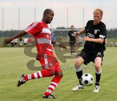 FC Ingolstadt 04 - FC Bayern 2 16.07.08 - Zecke Neuendorf kommt nicht durch