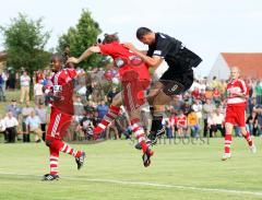 FC Ingolstadt 04 - FC Bayern 2 16.07.08 - Vratislav Lokvenc versucht es zum ersten mal mit dem Kopf