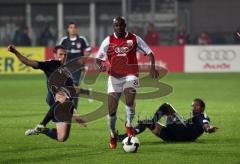 FC Ingolstadt - FC Bayern - links Borowski mitte Jamie Braganca und rechts Ze Roberto