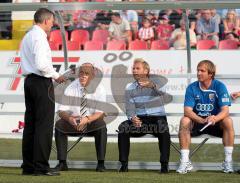 FC Ingolstadt 04 - Wolfsburg - Entscheidungsträger auf der Trainerbank. links Harald Gärtner, Peter Jackwerth und Thorsten Fink