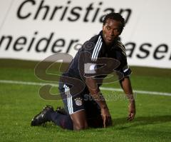 FC Ingolstadt - FC Bayern - Ze Roberto am Boden