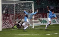 3.BL - FC Ingolstadt 04 - Unterhaching - Siegtreffer durch Malte Metzelder, im Tor liegt Markus Karl