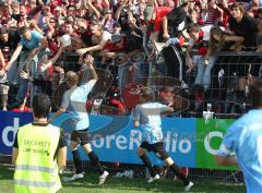 3.Liga - SSV Jahn Regensburg - FC Ingolstadt 04 - 0:2 - Moritz Hartmann trifft zum 1:0 für Ingolstadt im Alleingang und läuft zum Jubeln zu den Fans