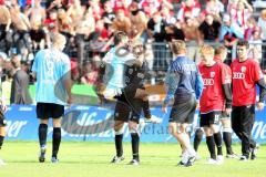 3.Liga - SSV Jahn Regensburg - FC Ingolstadt 04 - 0:2 - Jubel um Torwart Michael Lutz