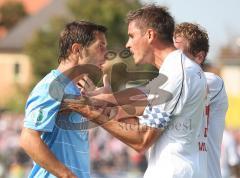 3.Liga - SSV Jahn Regensburg - FC Ingolstadt 04 - 0:2 - Stefan Leitl im Clinch mit dem Kapitän