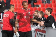 3.Liga - FC Ingolstadt 04 - SSV Jahn Regensburg - David Pisot bei den Fans