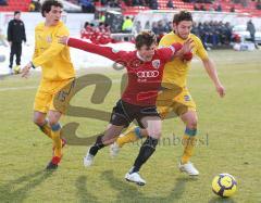 3.Liga - FC Ingolstadt 04 - Eintracht Braunschweig 3:3 - Andreas Buchner wird gefoult