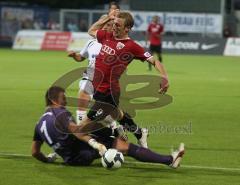 3.Liga - FC Ingolstadt 04 - Wacker Burghausen - Foul im Strafraum des Torwarts Manuel Riemann an Moritz Hartmann, Elfmeter