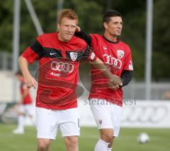 3.Liga - FC Ingolstadt 04 - Bayern München II - Spassen vor dem Spiel Andreas Zecke Neuendorf und Emin Ismaili