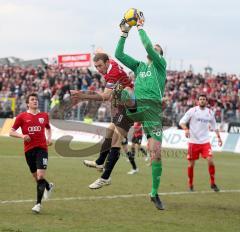 3.Liga - FC Ingolstadt 04 - Kickers Offenbach 1:0 - Moritz Hartmann mit einer seiner wenigen Chancen. Der Torwart kommt schneller zum Ball