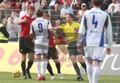 3.Liga - FC Ingolstadt 04 - FC Carl Zeiss Jena - Robert Braber gerät mit Michael Gardawski in Streit, Andreas Zecke Neuendorf geht dazwischen