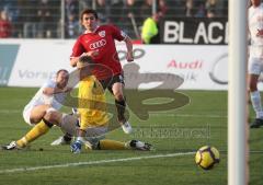 3.Liga - FC Ingolstadt 04 - SV Wehen Wiesbaden 5:1 - Andreas Buchner im Alleingang, zieht ab und erzielt das 5. Tor. Torwart Erik Domaschke durch die Beine