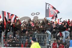 3.Liga - FC Ingolstadt 04 - SV Wehen Wiesbaden 5:1 - Fans Jubel Fahnen Zaun