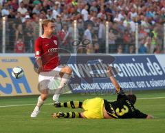 3.Liga - FC Ingolstadt 04 - Borussia Dortmund II - Moritz Hartmann wird gestoppt