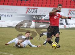 3.Liga - FC Ingolstadt 04 - VFL Osnabrück - David Pisot wird kurz vor dem Tor gestört