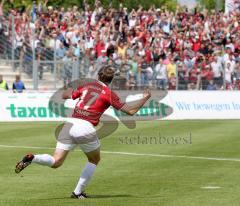 3.Liga - FC Ingolstadt 04 - Bayern München II - Robert Fleßers trifft im Nachschuß und jubelt, Tor wird nicht gegeben