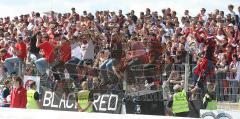 3.Liga - FC Ingolstadt 04 - Bayern München II - Fans feiern den Sieg