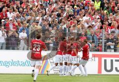 3.Liga - FC Ingolstadt 04 - Bayern München II - 2:0 durch Moritz Hartmann läuft jubelnd zu den Fans
