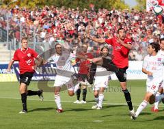 3.Liga - FC Ingolstadt 04 - SpVgg Unterhaching - Malte Metzelder im Strafraum will köpfen