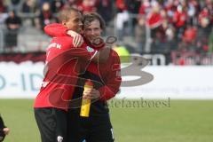 3.Liga - FC Ingolstadt 04 - SSV Jahn Regensburg - Tobias Fink gratuliert David Pisot zum Tor