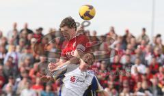 3.Liga - FC Ingolstadt 04 - FC Carl Zeiss Jena - Robert Fleßers Kopfballduell mit Ralf Schmidt