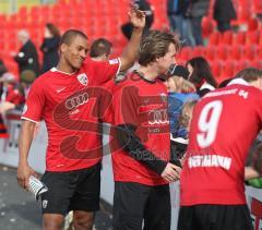 3.Liga - FC Ingolstadt 04 - SSV Jahn Regensburg - David Pisot Fabian Gerber bei den Fans Kindern