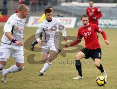 3.Liga - FC Ingolstadt 04 - VFL Osnabrück - Moritz Hartmann wird attakiert